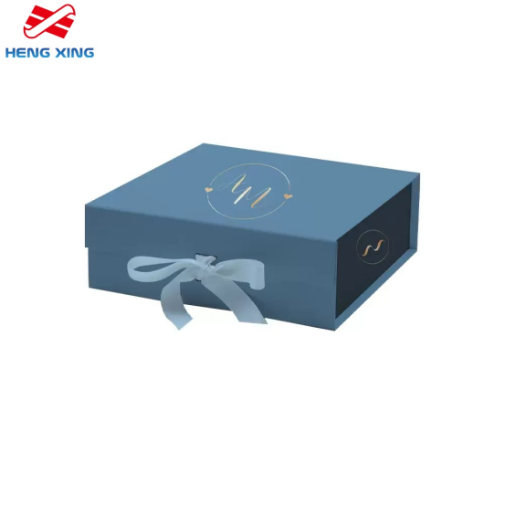 Manyetik kapaklı hediye kutusu